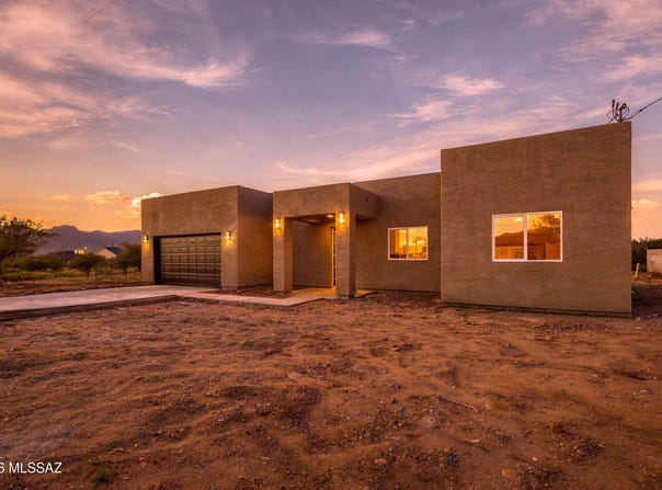 44 Calle Etopia, Rio Rico, AZ 85648
