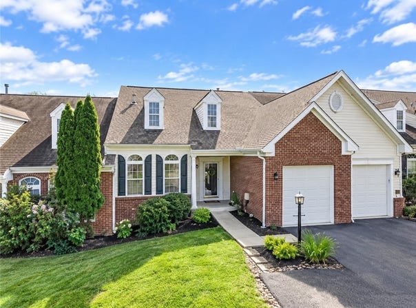 2005 Overlook Ct, North Strabane, PA 15317