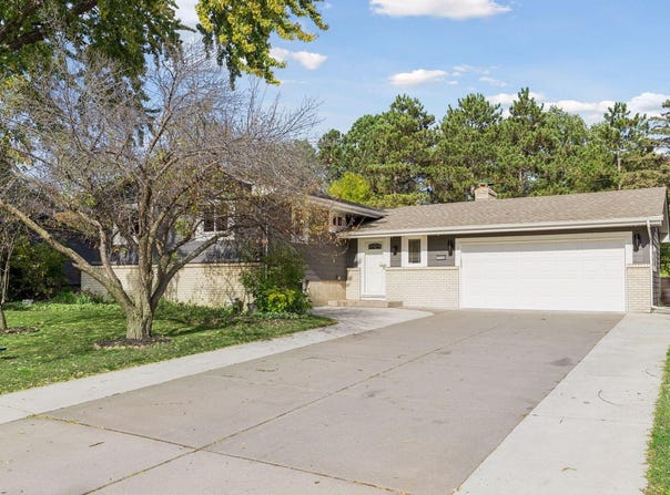 1349 Cedarwood Drive, Woodbury, MN 55125