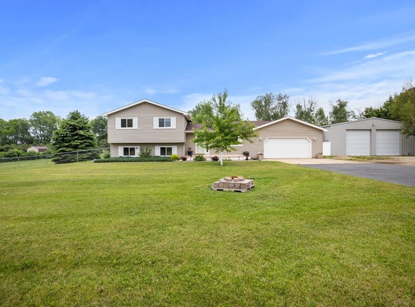 2710 66th St, Minot, ND 58703