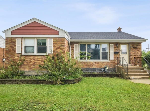 1372 S 6TH Avenue, Des Plaines, IL 60018