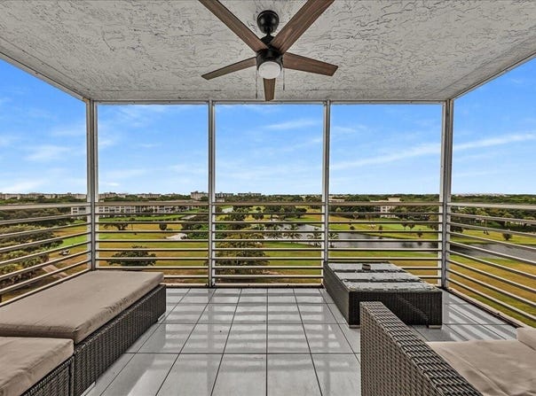 3520 Oaks Way, Pompano Beach, FL 33069