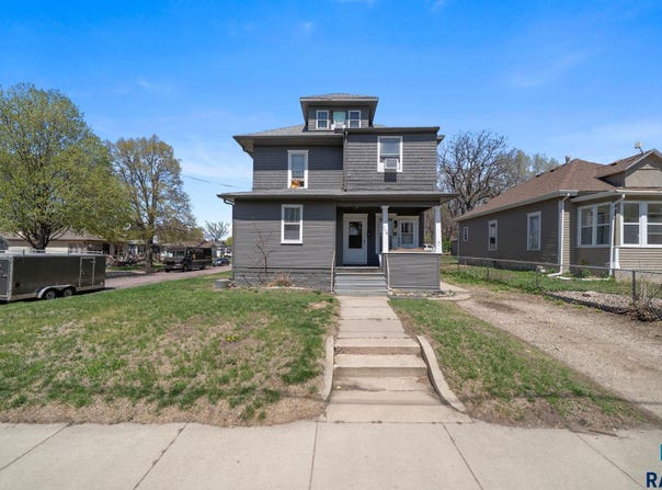 1118 W 8th St, Sioux Falls, SD 57104-2876