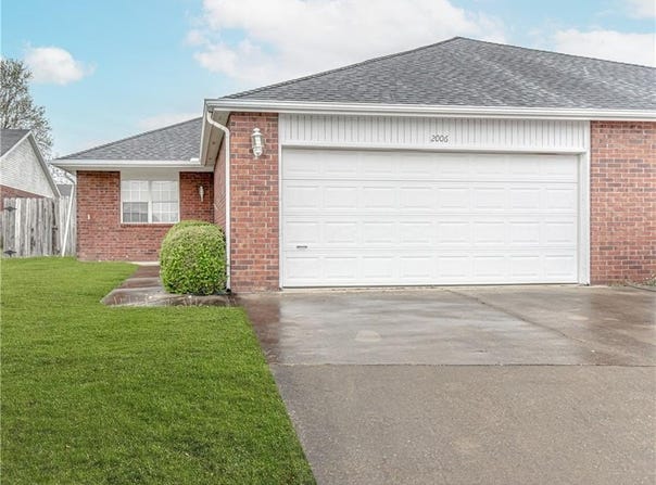 2006 S Old Wire Road, Rogers, AR 72758