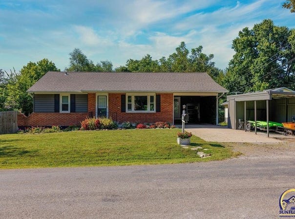 115 E 3rd ST, Holton, KS 66436-8504