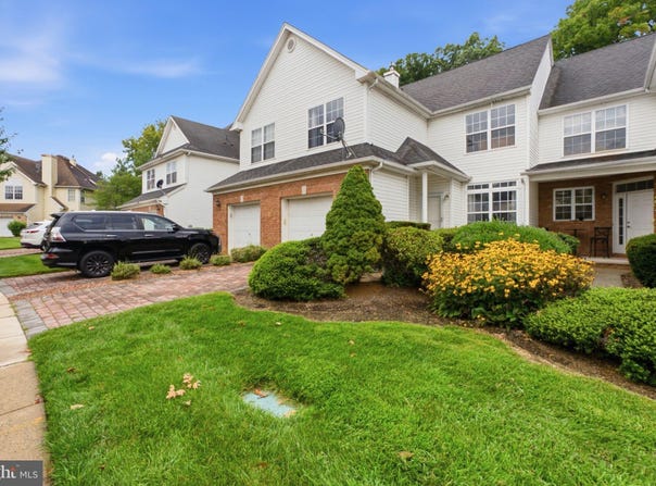 37 SHELLEY Circle, EAST WINDSOR, NJ 08520