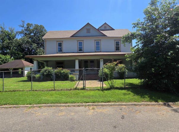 811 Wallace, De Queen, AR 71832