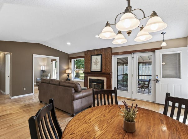 1190 Black Oaks Lane N, Plymouth, MN 55447