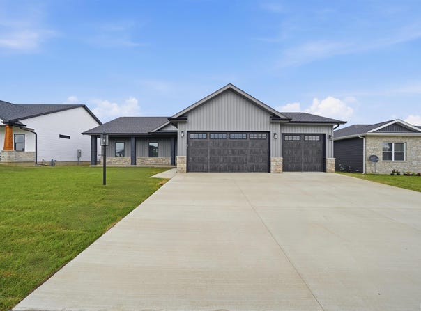 1315 W HILLCREST Drive, Chillicothe, IL 61523