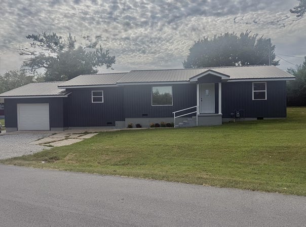 401 N Phelps Avenue, Mansfield, MO 65704