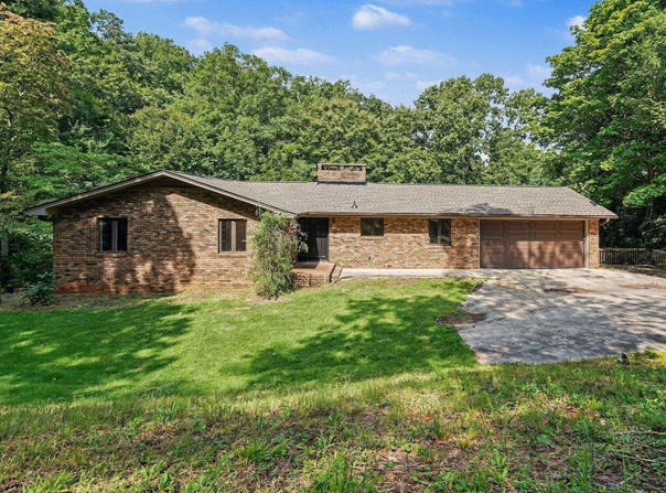 210 Lakeview Drive, Seneca, SC 29672