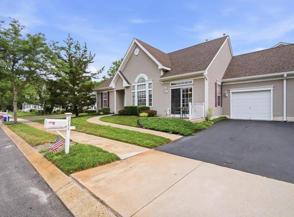 111 Dover Ct, Galloway Township, NJ 08205