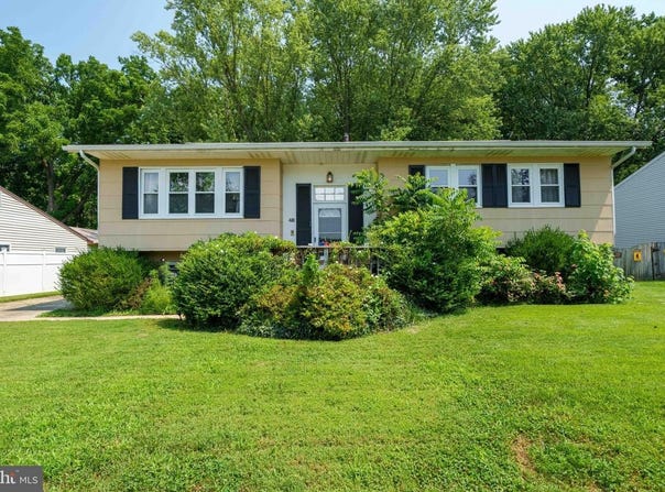 48 GILL DR, NEWARK, DE 19713