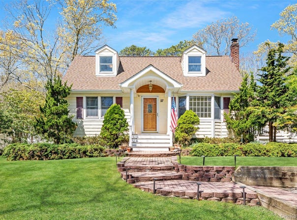 27 Summit Boulevard, Westhampton, NY 11977