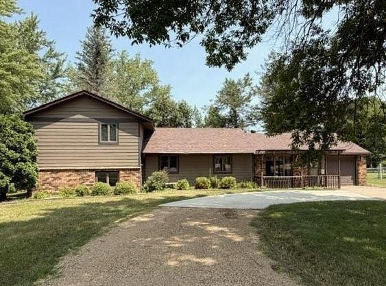 2022 River Road, Windom, MN 56101
