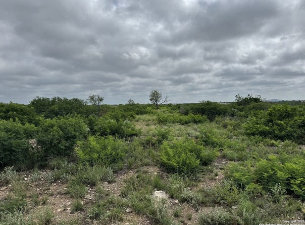 660 Legend Hls, Uvalde, TX 78801