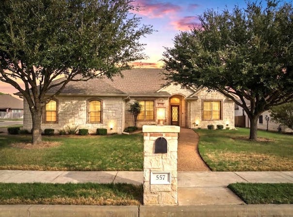557 Perry Lane, Robinson, TX 76706