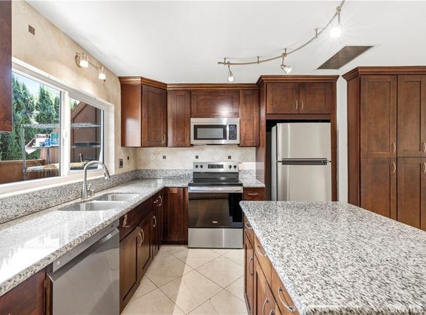 7320 Lennox Avenue, Van Nuys, CA 91405