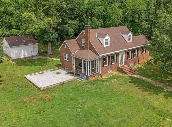 1900 9th St, Victoria, VA 23974