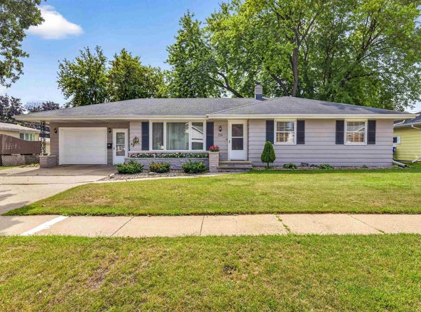 213 W WEILAND Avenue, APPLETON, WI 54911