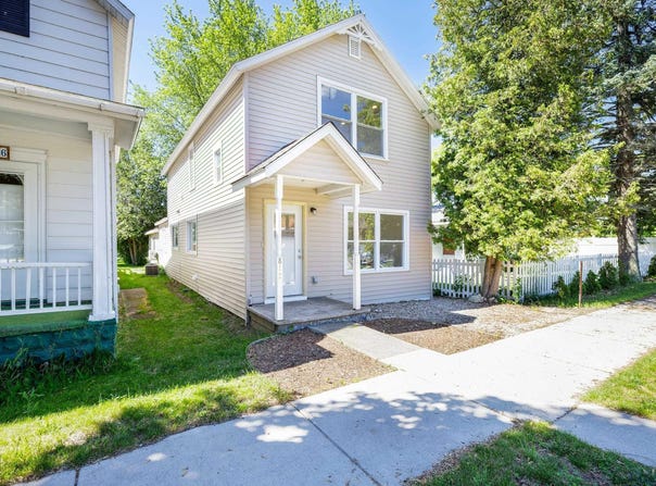 812 Forest Avenue, Frankfort, MI 49635
