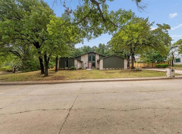 1100 Oak Tree Drive, Edmond, OK 73025