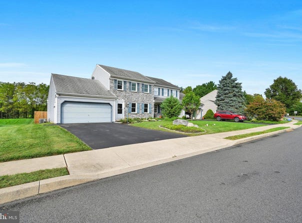 113 LAURIE Lane, LITITZ, PA 17543