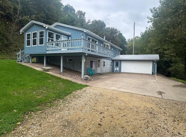39494 360th Street, Guttenberg, IA 52052