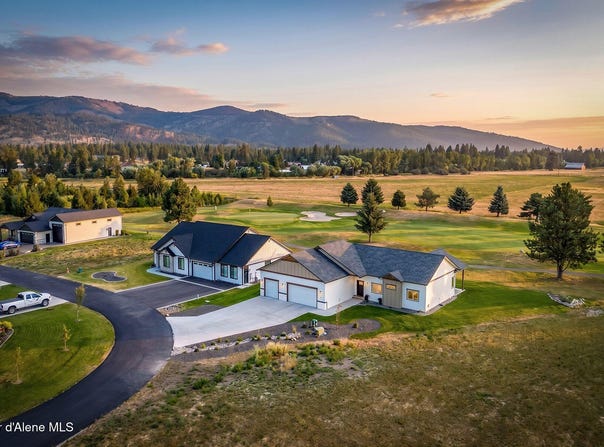 40 Bunker Ln, Blanchard, ID 83804
