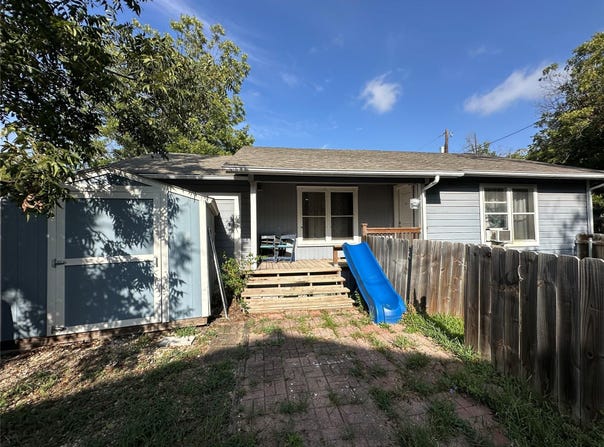 102 W Mesquite St, Granger, TX 76530