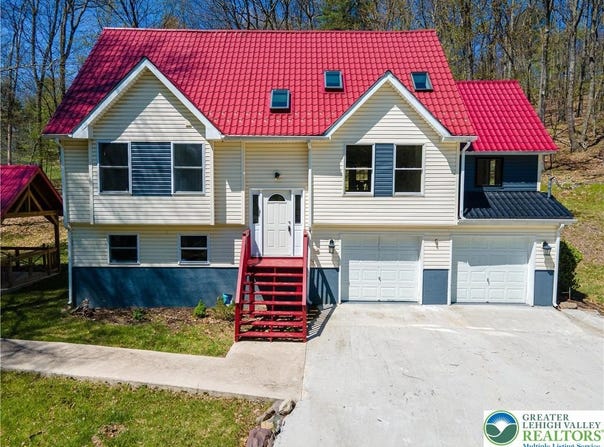 57 Lake Lane, Pocono Twp, PA 18301