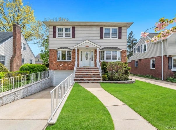 100 E Melrose Street, Valley Stream, NY 11580