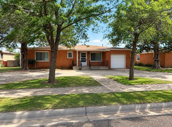 1012 E Oak Street, Brownfield, TX 79316