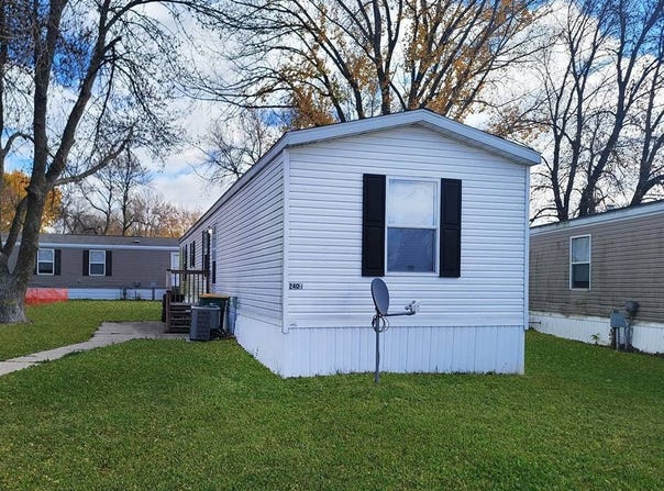 2407 Clayton Ave, Albert Lea, MN 56007