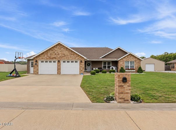 714 Summerlyn Lane, Carl Junction, MO 64834