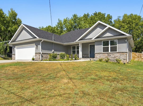 3141 E Iroquois Street, Springfield, MO 65804