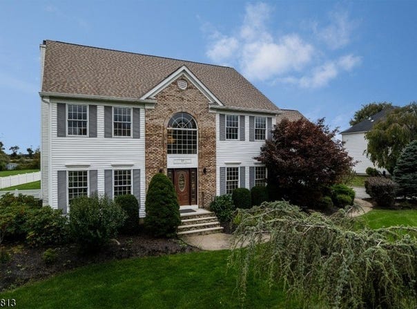 17 Woodcrest Ave, Mount Olive Twp., NJ 07828-2223