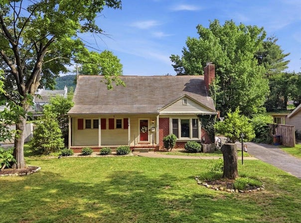 1030 WOODROW AVE, Waynesboro, VA 22980