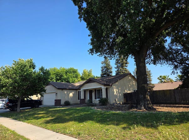 4011 E Oak Avenue, Visalia, CA 93292