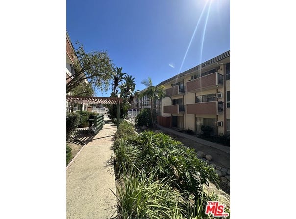 5585 E Pacific Coast Hwy, Long Beach, CA 90804