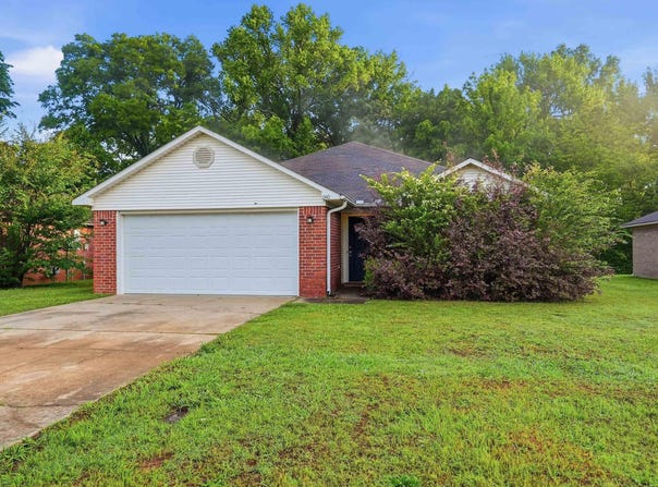 1340 Pyramid Dr, Conway, AR 72034