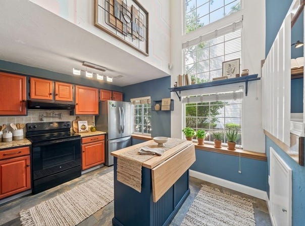 171 Tall Oaks Dr, Weymouth, MA 02190