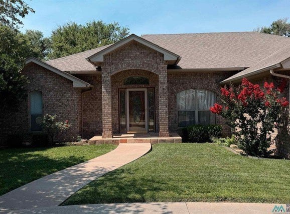 1725 St Andrews Dr, Clovis, NM 88101-2829