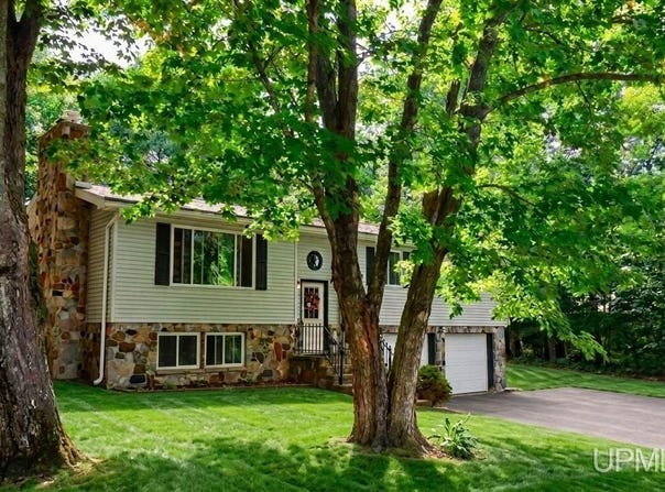 1405 Sugar Maple Lane, Houghton, MI 49931