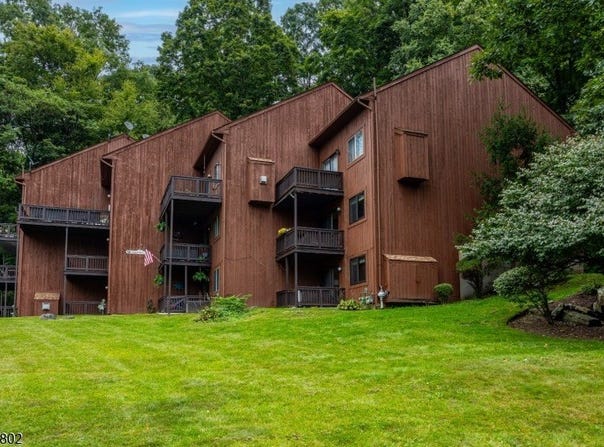 7 Augusta Dr, Vernon Twp., NJ 07462-2582