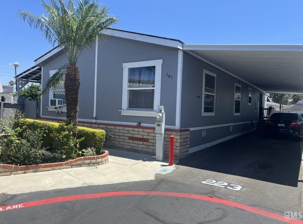 101 Crown Lane, Santa Ana, CA 92704