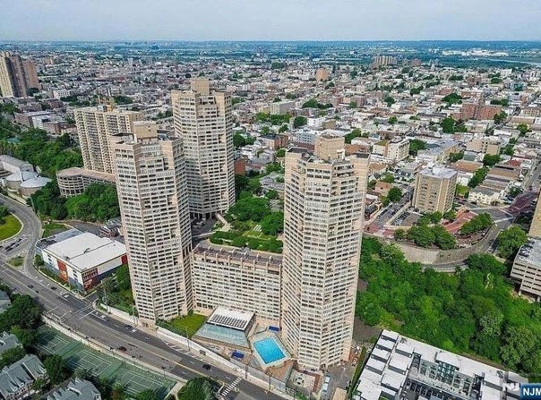 7004 Boulevard E, Guttenberg, NJ 07093