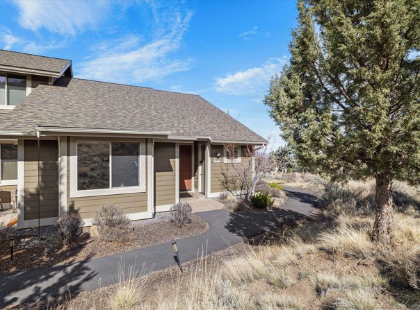 10879 Village Loop, Redmond, OR 97756