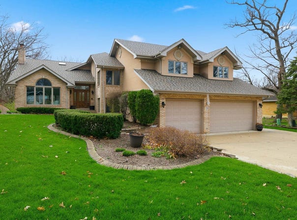 33 W Eureka Avenue, Lemont, IL 60439