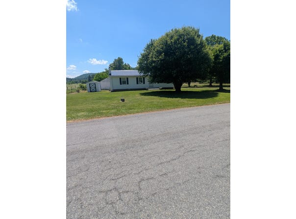 9992 Tinsley Ln, Bent Mountain, VA 24059